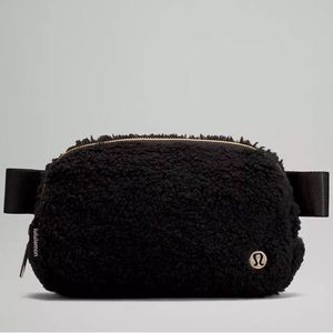 🍋NEW Lululemon Everywhere Fleece Belt Bag - Black FLEECE 🖤